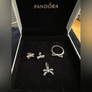 Pandora sparkling bow collection
